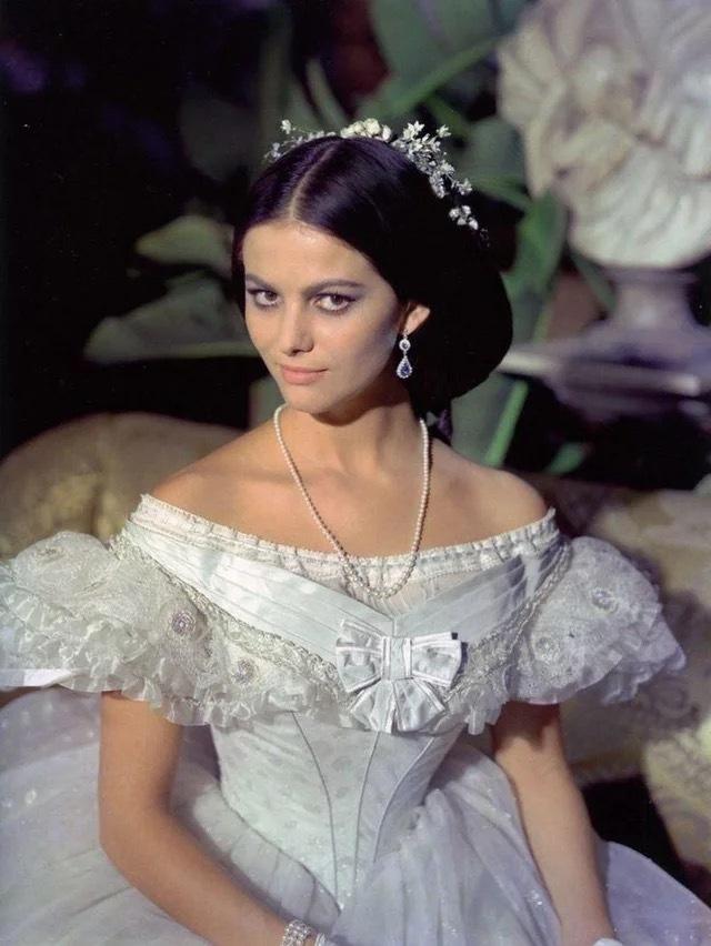 The Sovereign of the Screen: How Claudia Cardinale Outmaneuvered Hollywood to Become a Cinematic Legend